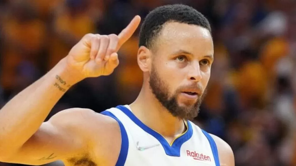 Steph Curry, Curryverse için adım attı #stephancurry #curryverse